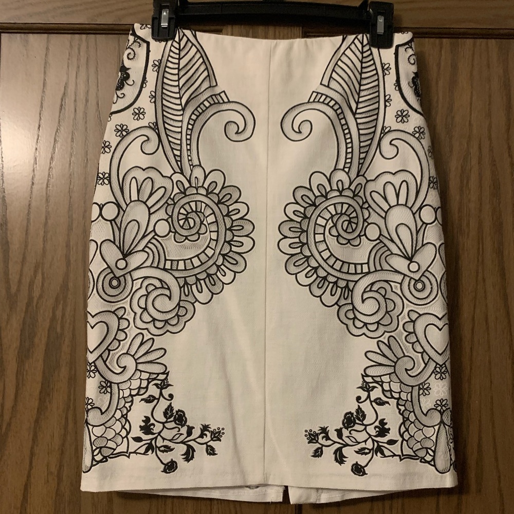 New York & Co. Black/White Lace Pencil Skirt / Sz 2
